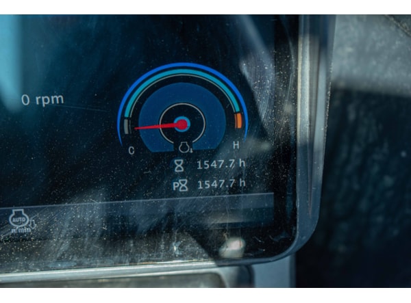 Midiexcavator SUNWARD 60 uf DISPONIBIL PENTRU INCHIRIERE de vanzare